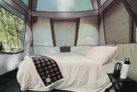 Kuma Outdoor Gear Bear Den 9-Person Cabin Tent  • 485-KM-TEBD-GO-9