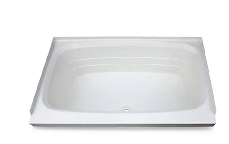 Lippert Bathtub with Center Drain; 24" x 38" (White)  • 209661