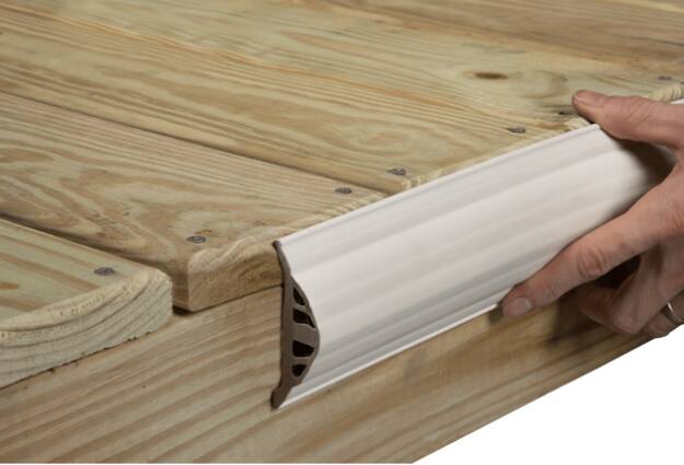Taylor Made Dock Pro 10' L x 3-1/2" H x 1-3/8" T White Vinyl Commercial Grade Side Gard D-Profile Dock Edging, Straight  • 46030