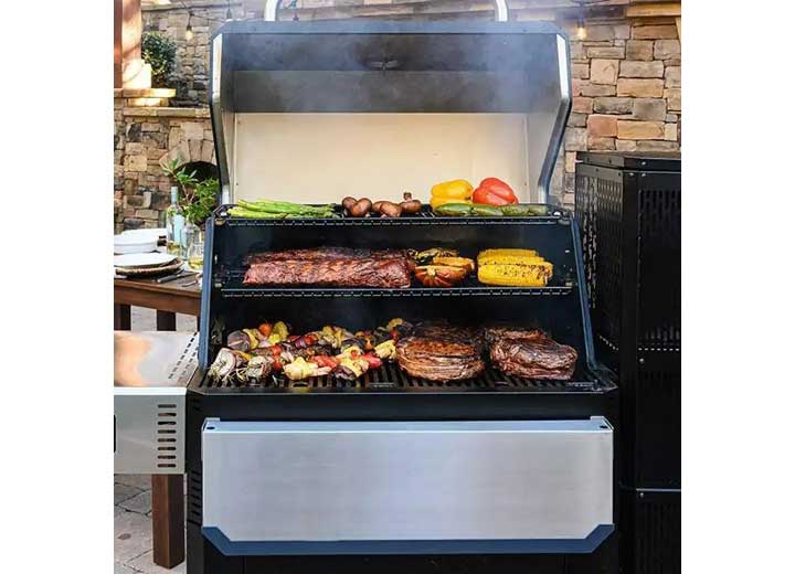 Masterbuilt Gravity Series 1050 Digital Charcoal Grill & Smoker  • MB20041220