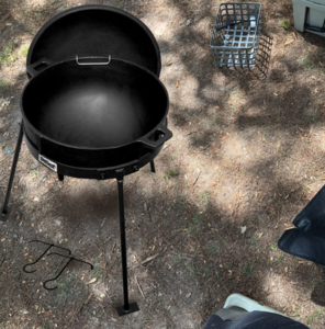 Bayou Classic 10 Gallon Cast Iron Jambalaya Kettle with Lid and Stand  • CI7010