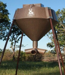 Boss Buck 600 LB Gravity Feeder with Protein 4 Feed Tubes Head • BB-1.6.P