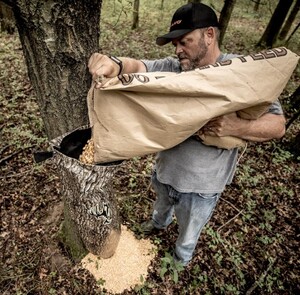 Wildgame Innovations Treehugger TRUbark Game Feeder • WGIFD0032