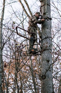 Trophy Treestands Strike Eagle 18' Single Person Ladderstand • TL104