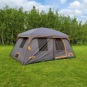 Kuma Outdoor Gear Bear Den 9-Person Cabin Tent • 485-KM-TEBD-GO-9